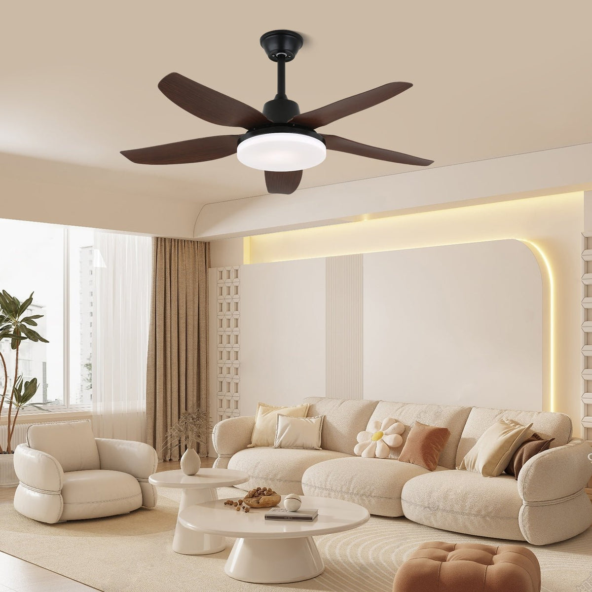 Ventilador de techo con luz Vivaza en un salón amplio – imagen 3