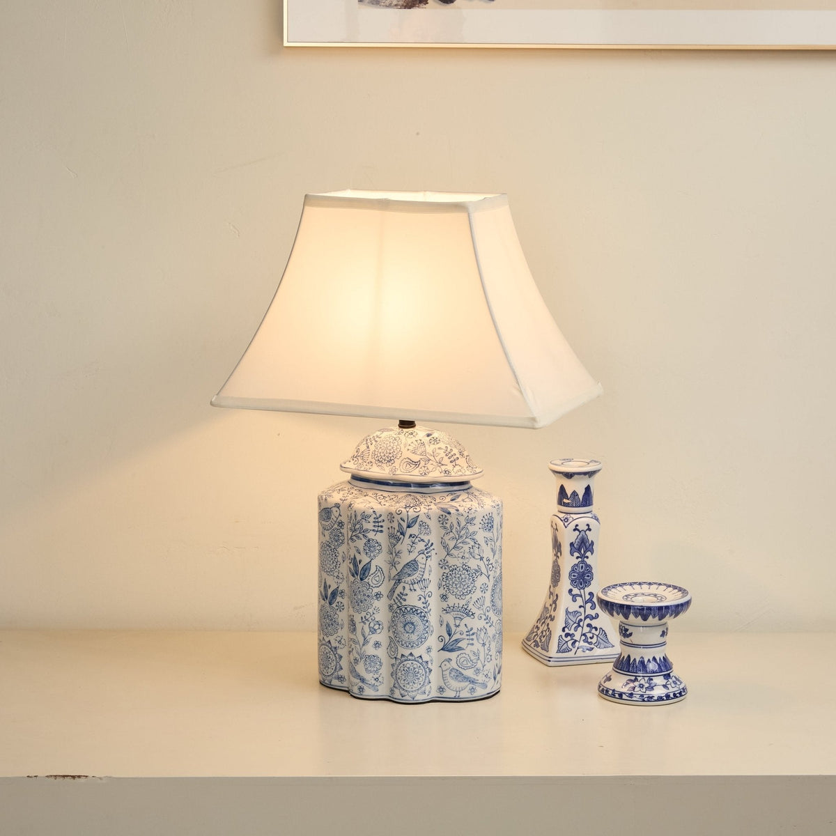 Cerulia - Lámpara de Mesa de Cerámica Azul y Blanca con Pájaros