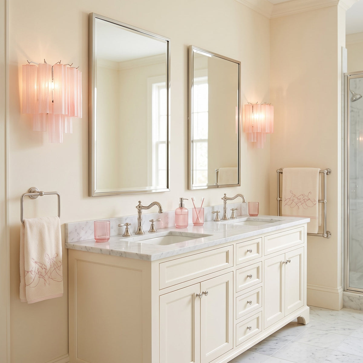 Aplique de pared de tubos de cristal Iriana en un interior luminoso – imagen 25