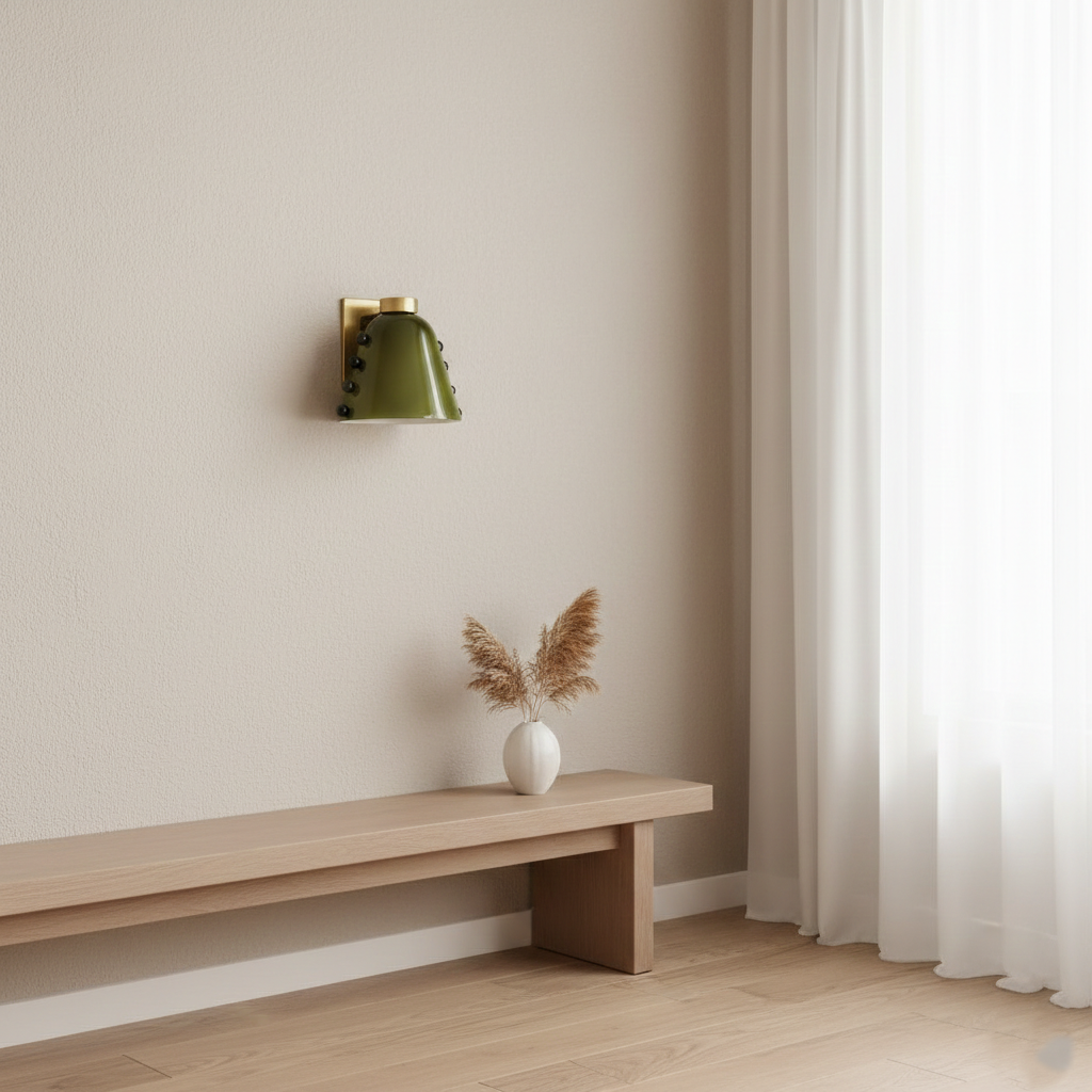 Aplique de pared de cerámica Macela – verde oliva sobre un banco
