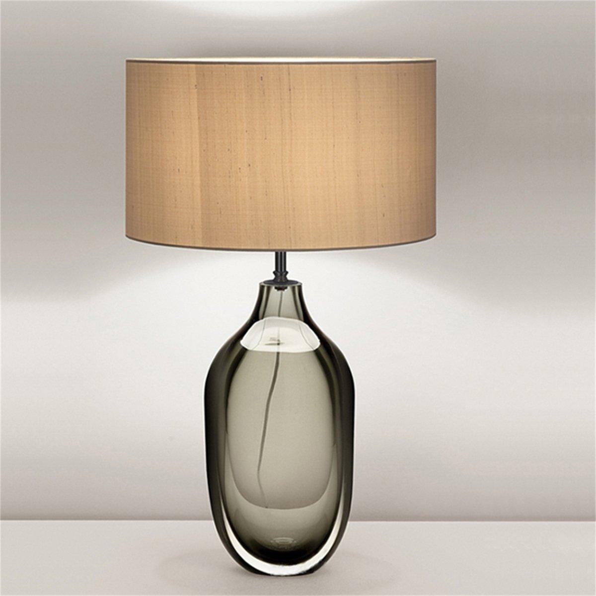 Lámpara de mesa de cristal ahumado Ruminia en un dormitorio sereno – imagen 4
