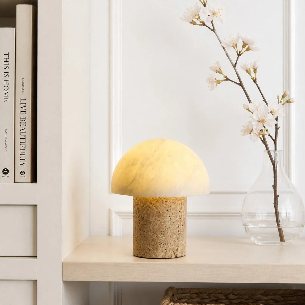 Lámpara de mesa seta de travertino Cepela sobre una cómoda luminosa – imagen 7