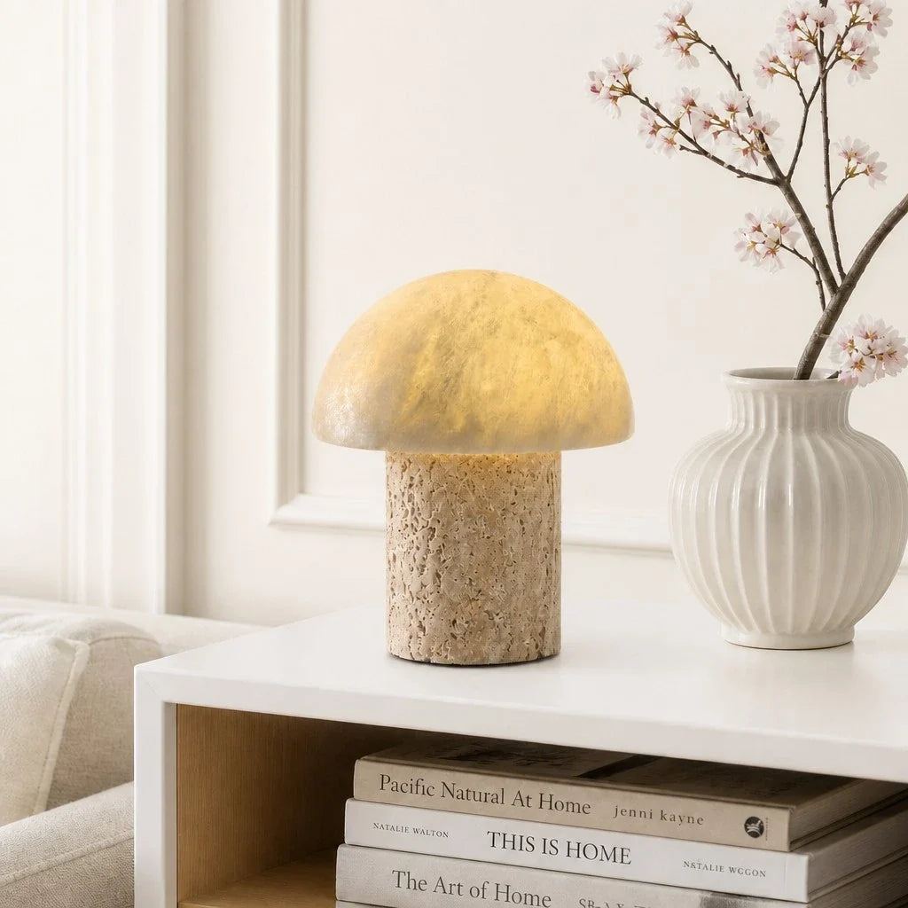 Lámpara de mesa seta de travertino Cepela sobre una cómoda luminosa – imagen 6