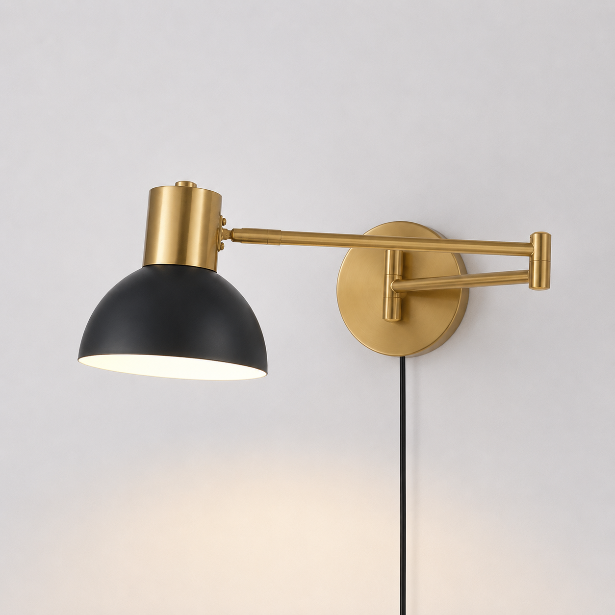 Gorya - Lámpara de Pared Ajustable con Brazo Rotativo – Diseño Moderno en Negro y Dorado