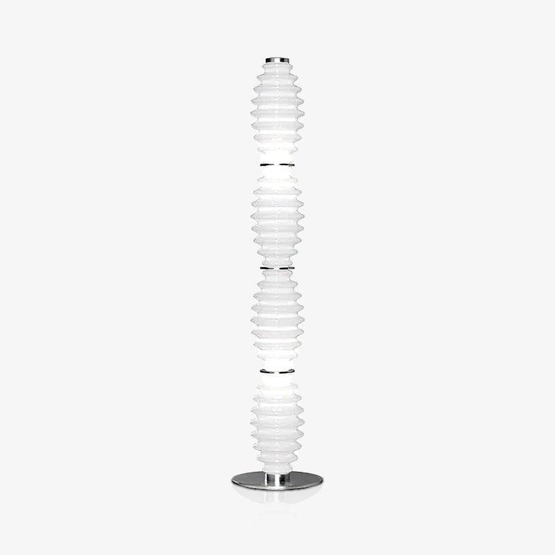 Lámpara de pie de cristal Tulara – cromada y blanca sobre fondo blanco