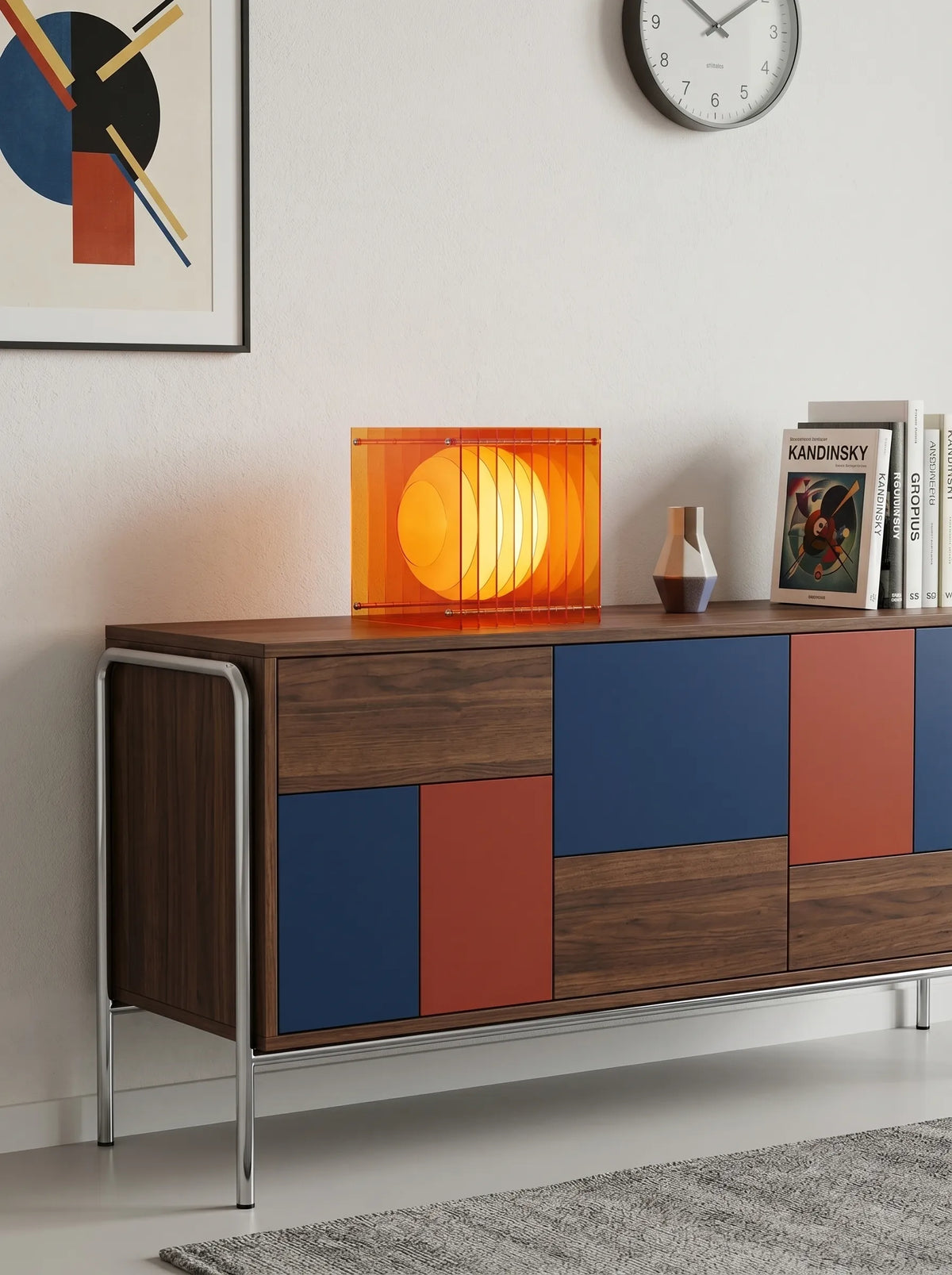 Lámpara de mesa de acrílico naranja Celuna en un salón cálido – imagen 3