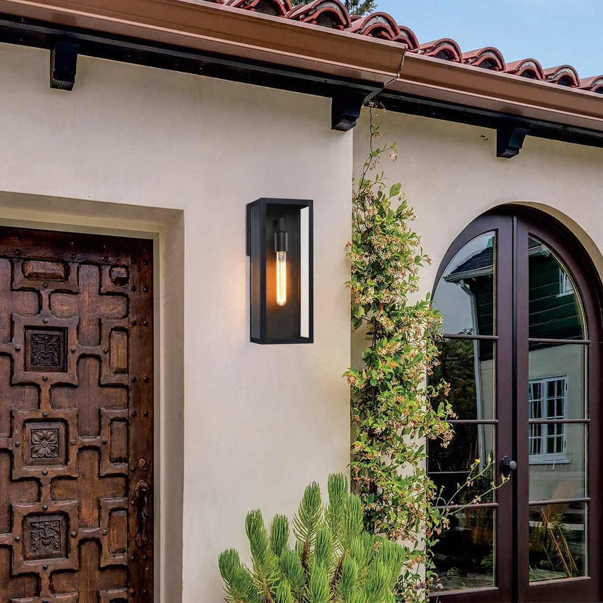 Farol de pared exterior Kelina junto a la puerta de entrada – imagen 8