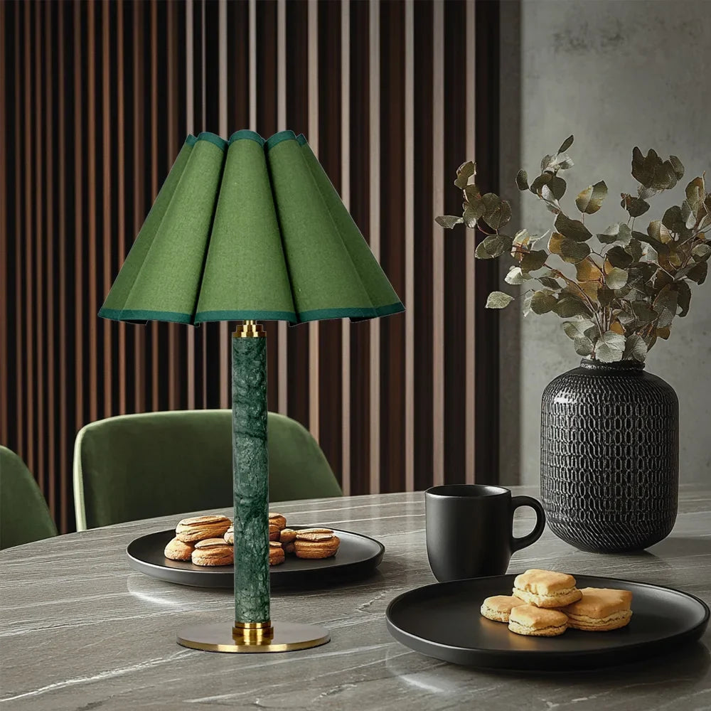 Lámpara de mesa inalámbrica Rizada en un salón acogedor – imagen 9