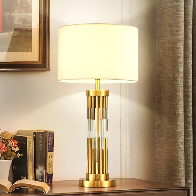 Lámpara de mesa de latón y cristal Vardela – vista principal