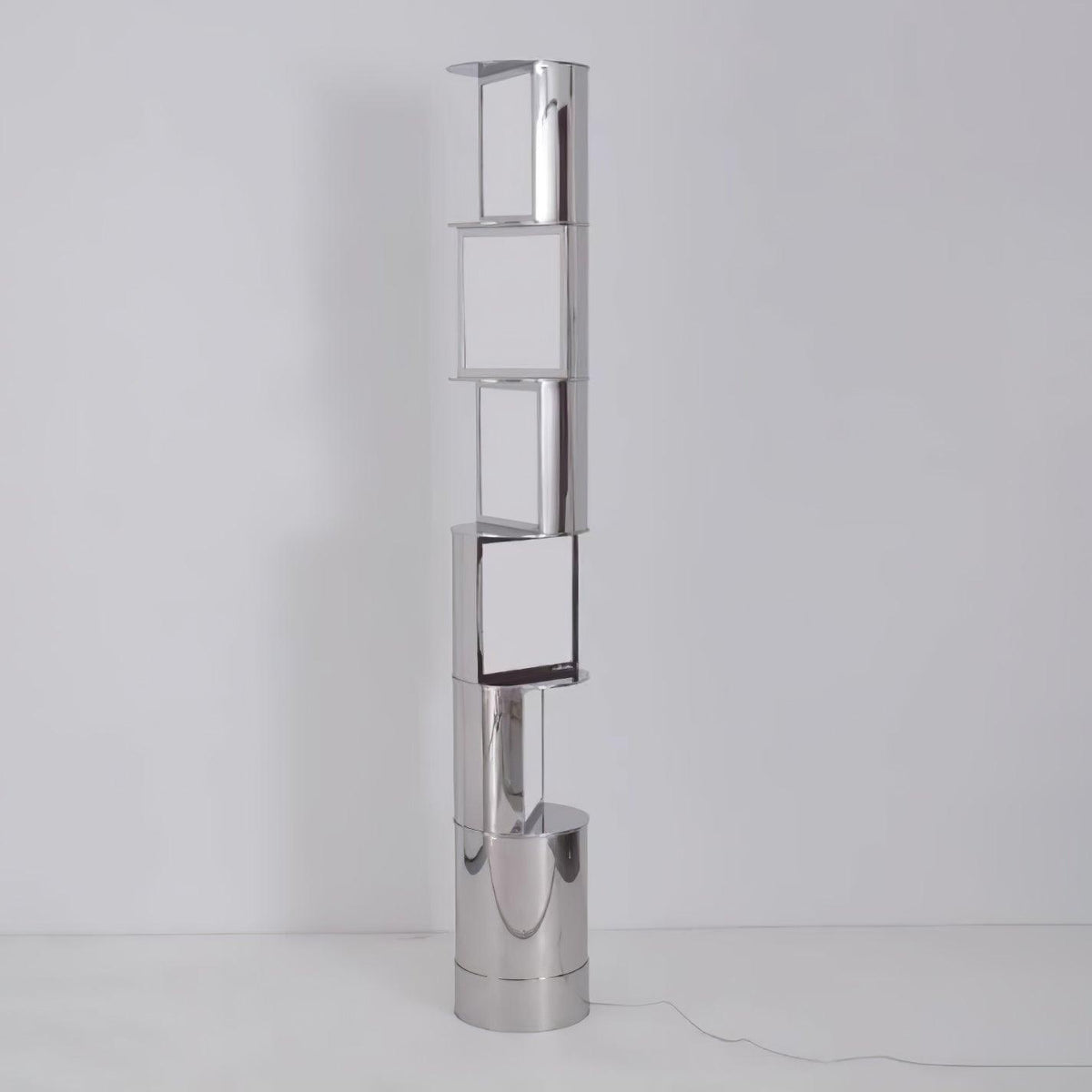 Lámpara de pie LED columna de acero y acrílico Gelara en un salón de diseño – imagen 8