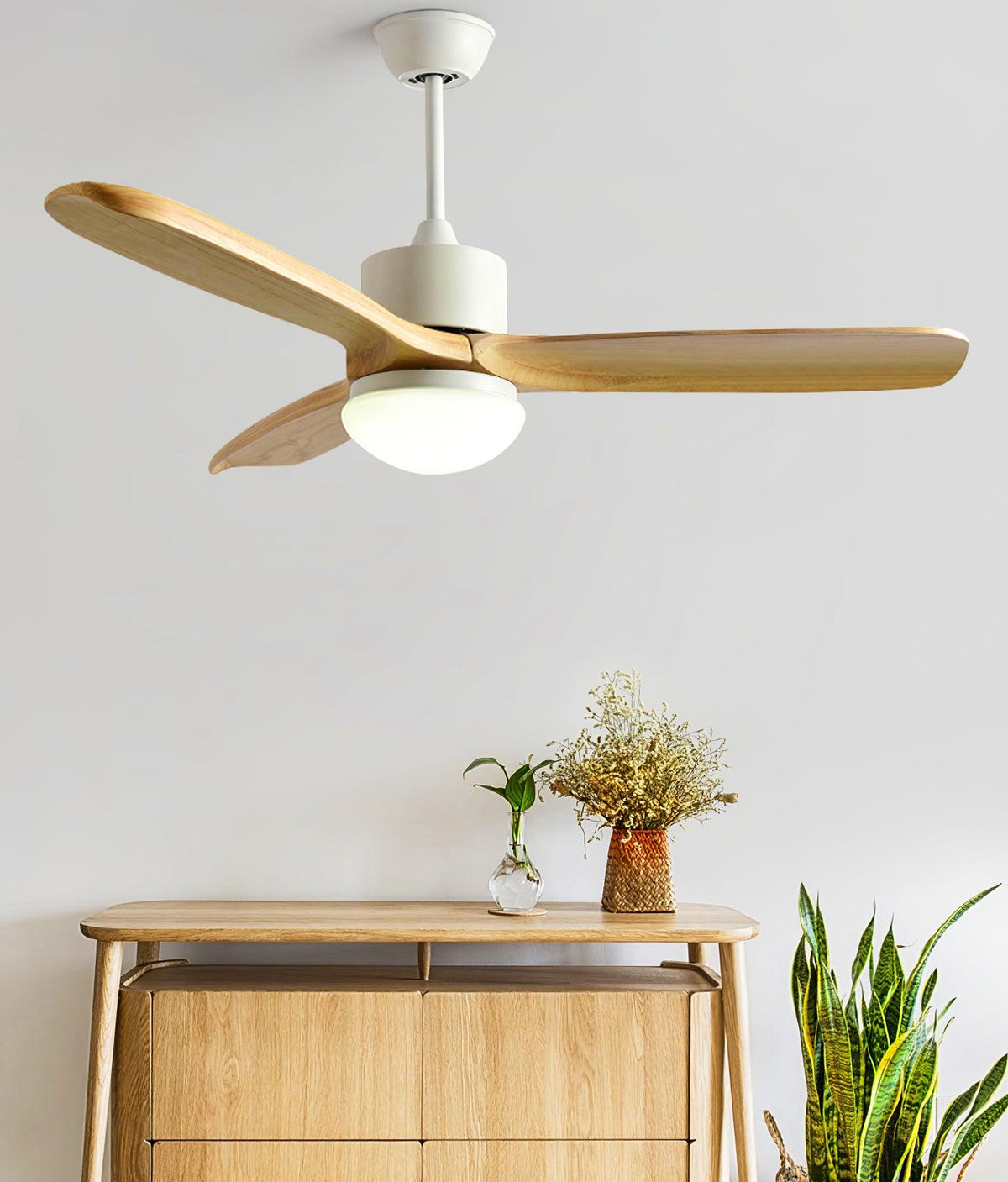 Ventilador de techo con luz Ribera en un dormitorio sereno – imagen 9