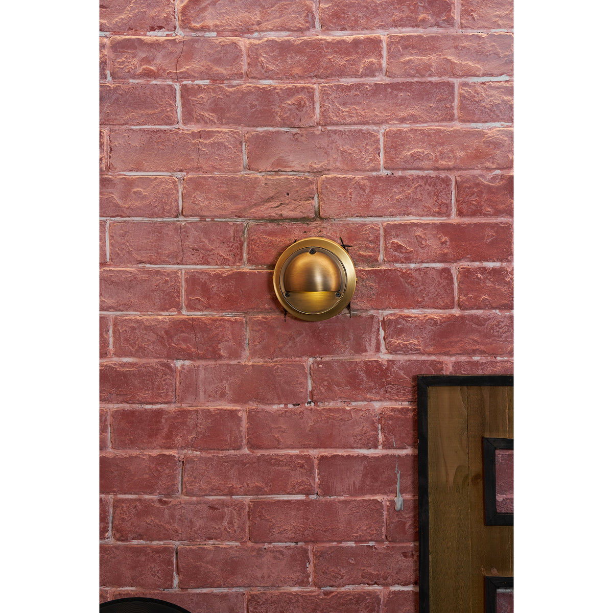 Aplique de pared exterior Salmara en un porche cubierto – imagen 18