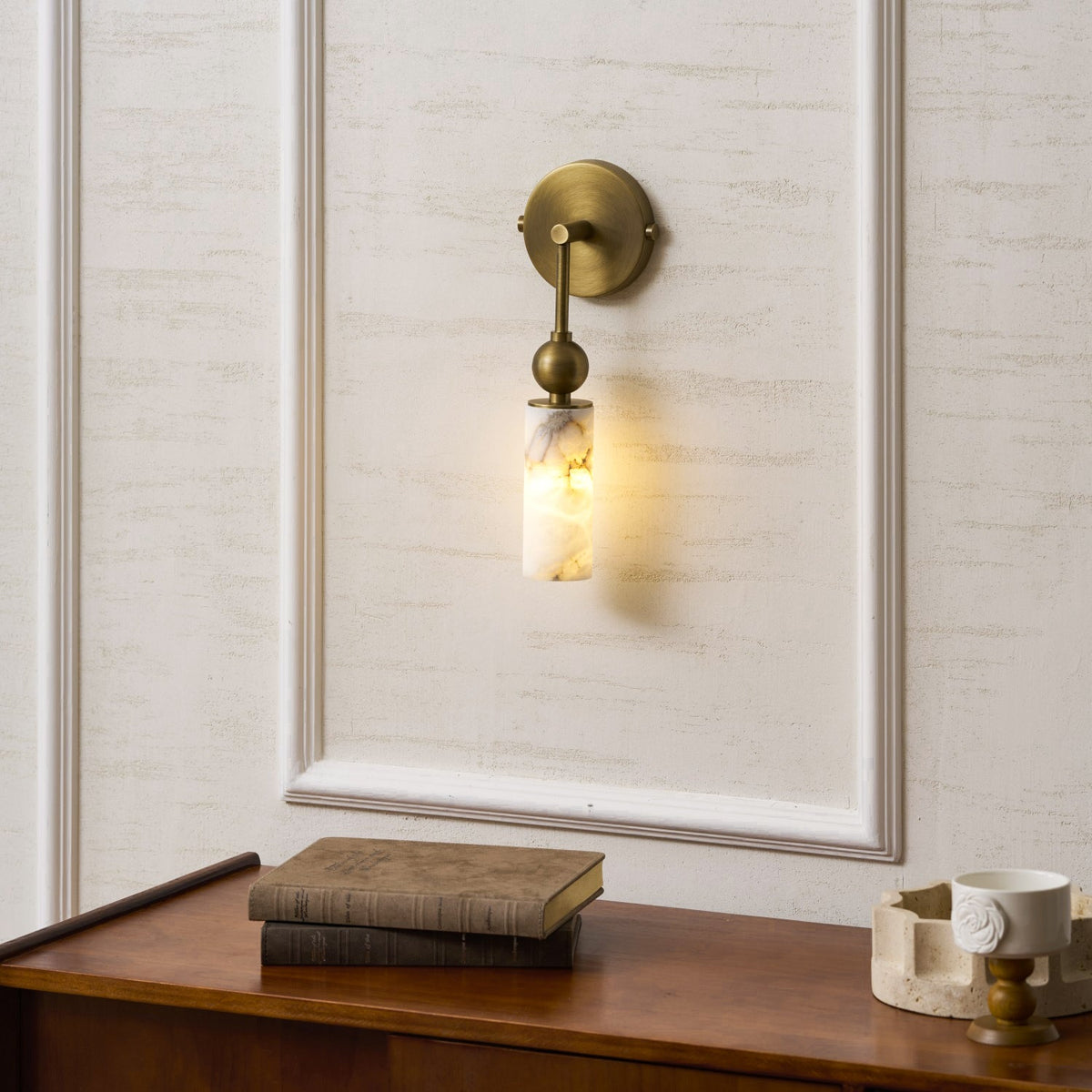 Aplique de pared de alabastro Halbara junto a la cama – imagen 23