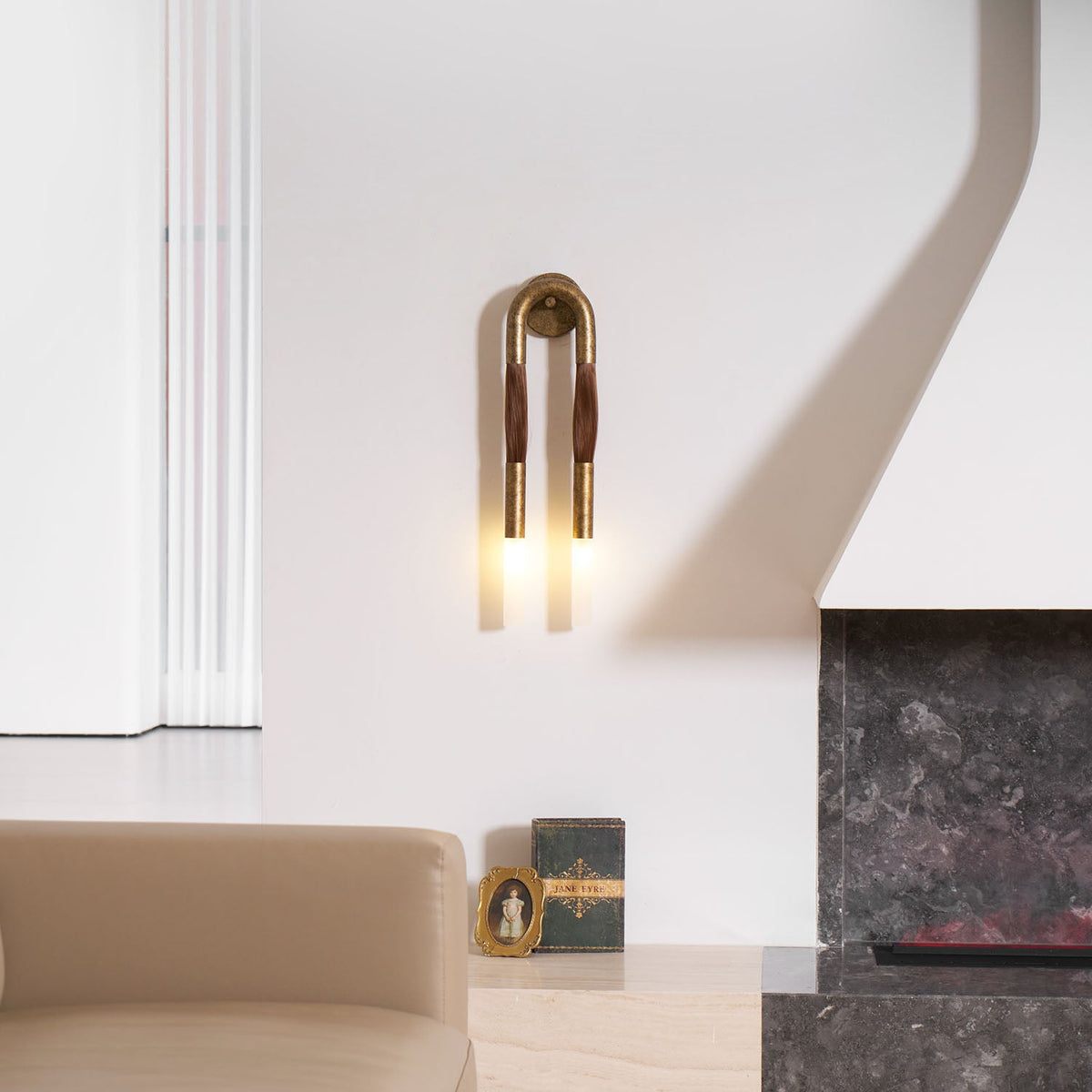 Aplique de pared con borla Borlena enmarcando un espejo – imagen 16