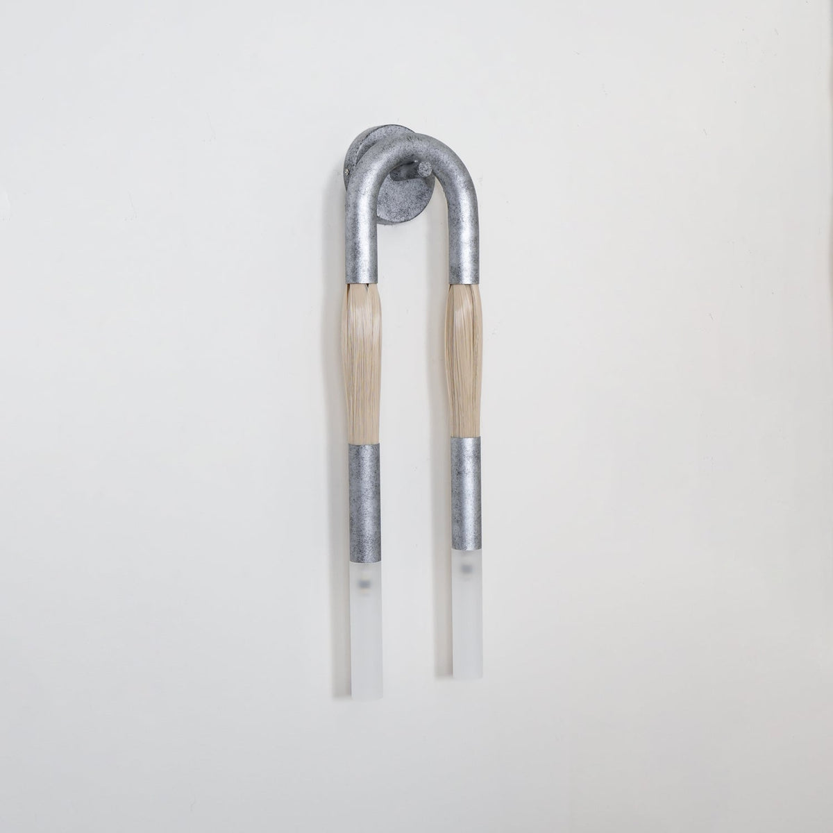 Aplique de pared con borla Borlena enmarcando un espejo – imagen 21