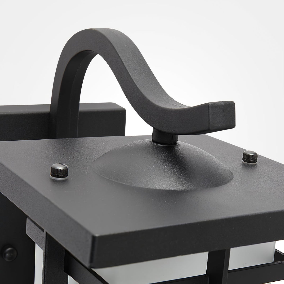 Aplique de pared exterior farol Jilaro – detalle del brazo curvo