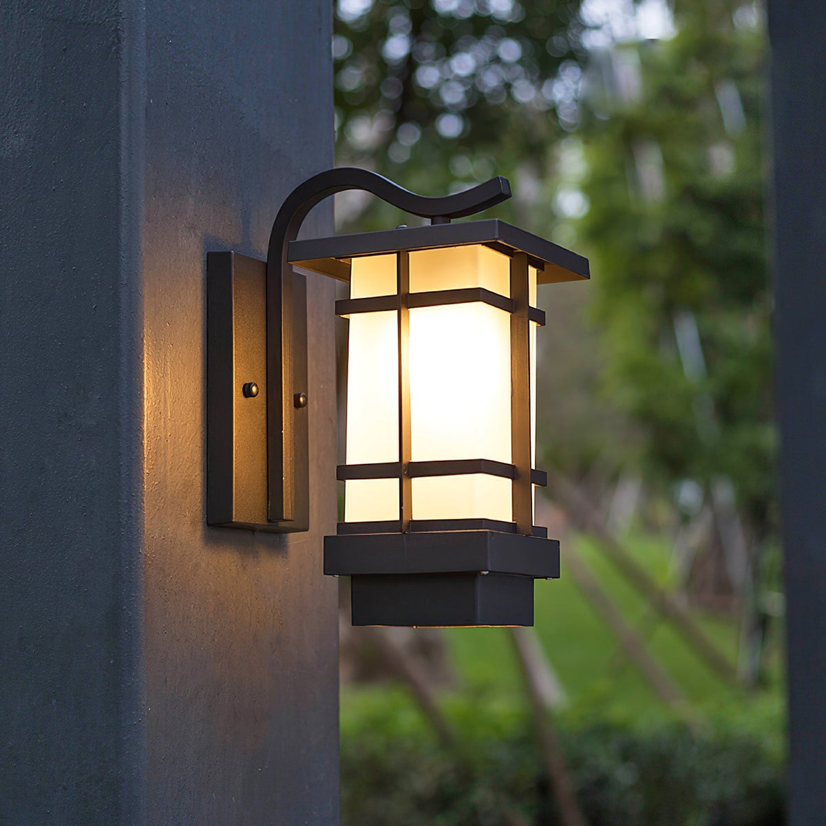 Aplique de pared exterior farol Jilaro – vista lateral encendido