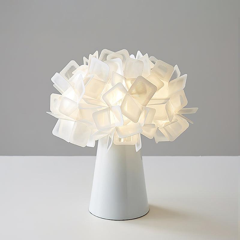 Lámpara de mesa flor Trebola – en color blanco