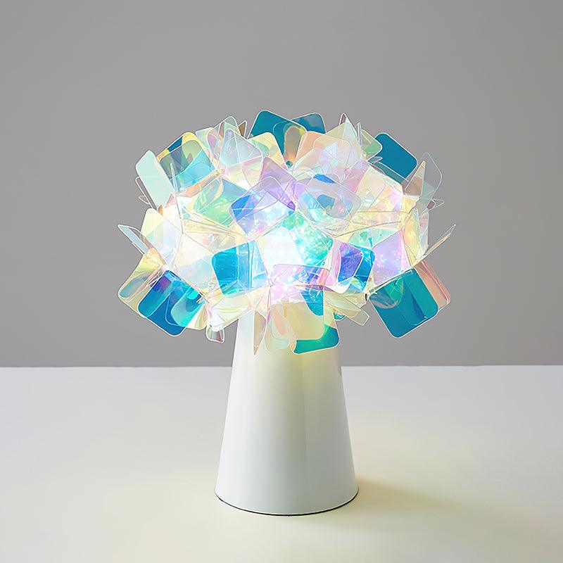 Lámpara de mesa flor Trebola – con pétalos iridiscentes