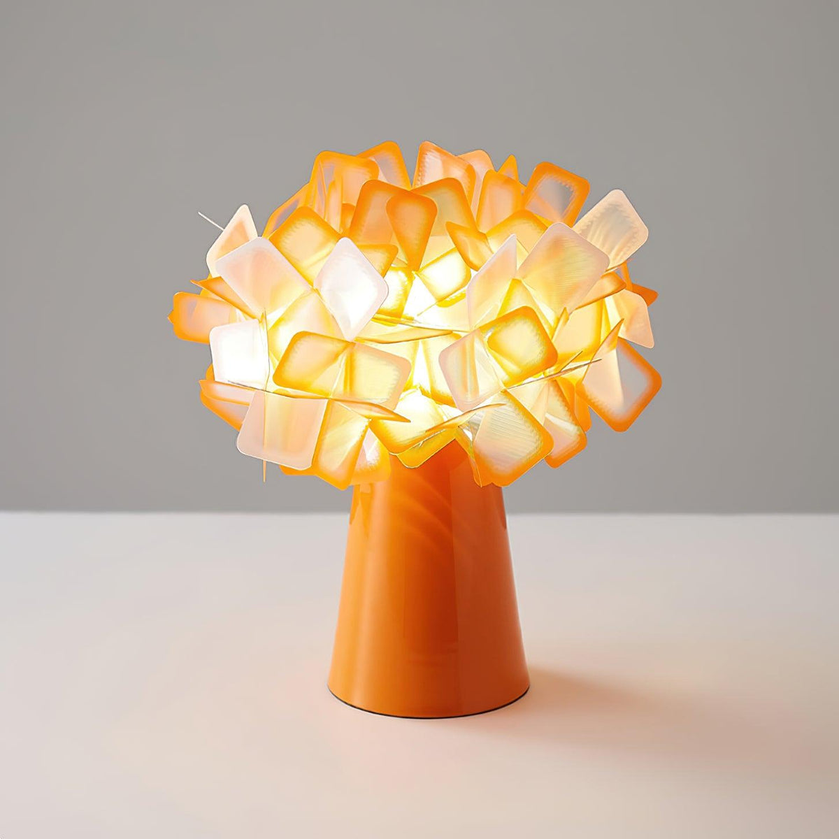 Lámpara de mesa flor Trebola – en color naranja