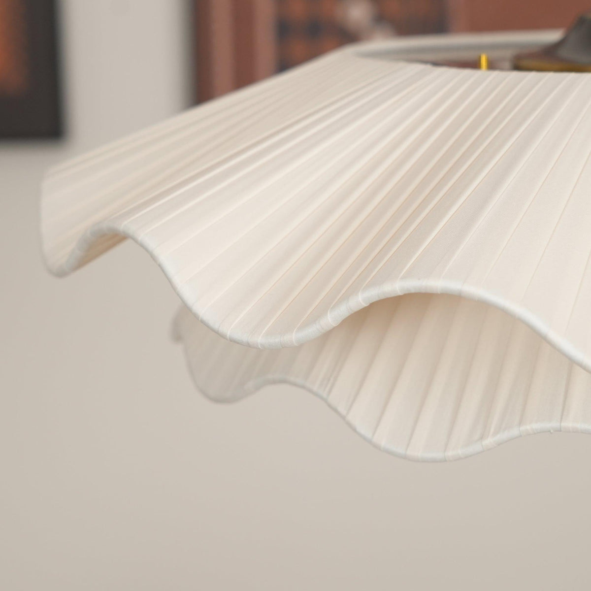 Lámpara colgante LED Nimbo sobre una mesa de comedor – imagen 18