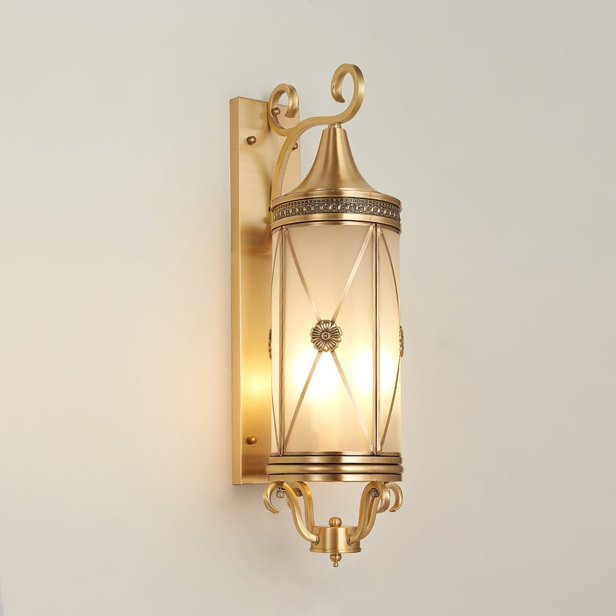 Aplique de pared exterior Inzara en una fachada – imagen 6