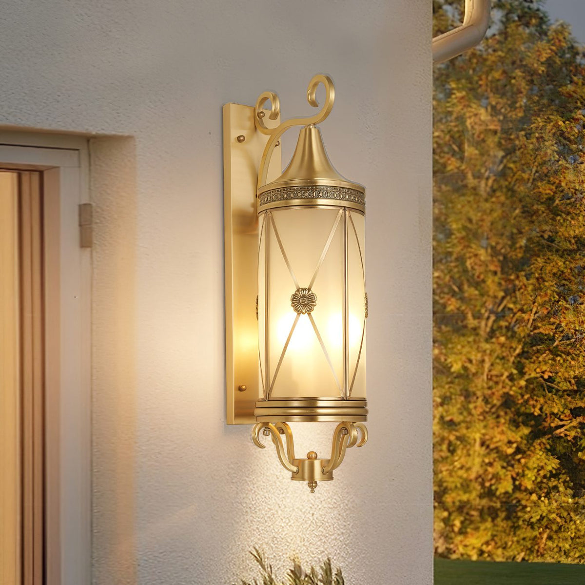 Aplique de pared exterior Inzara en una fachada – imagen 4