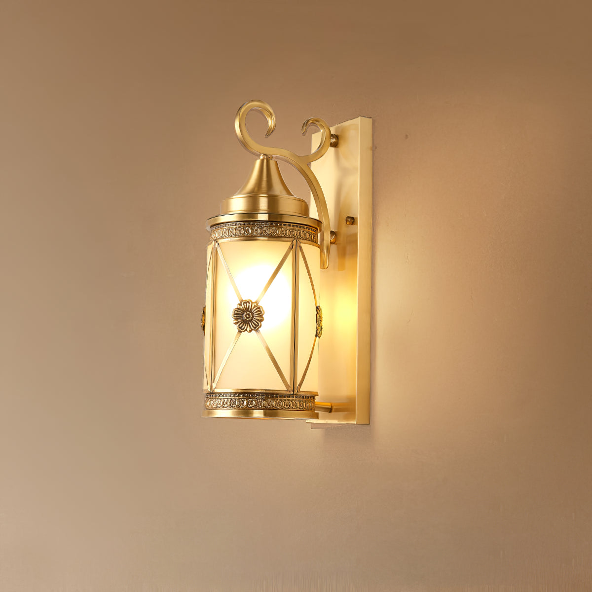 Aplique de pared exterior Inzara en una fachada – imagen 7