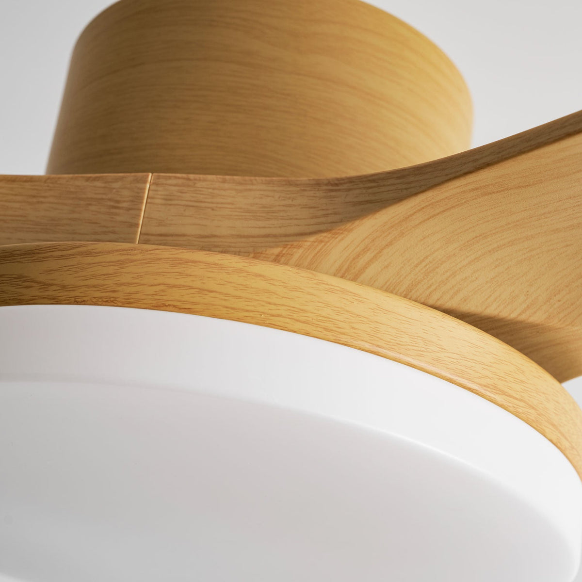 Ventilador de techo con luz Fresnia en un salón natural – imagen 9