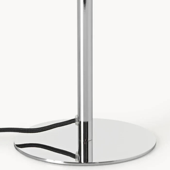 Lámpara de mesa de cristal Dulcera en un salón de estilo retro – imagen 23