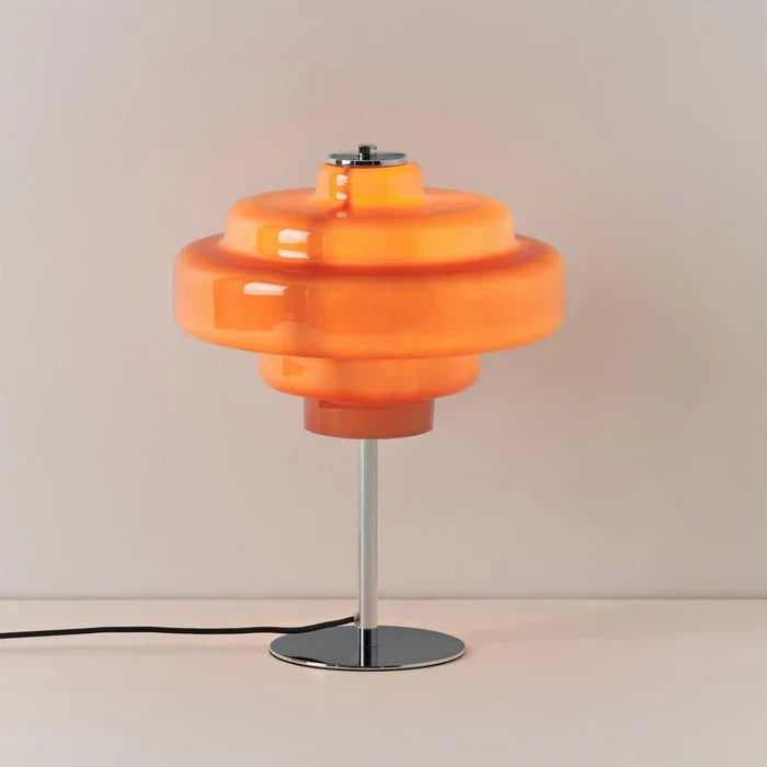 Lámpara de mesa de cristal Dulcera en un salón de estilo retro – imagen 20