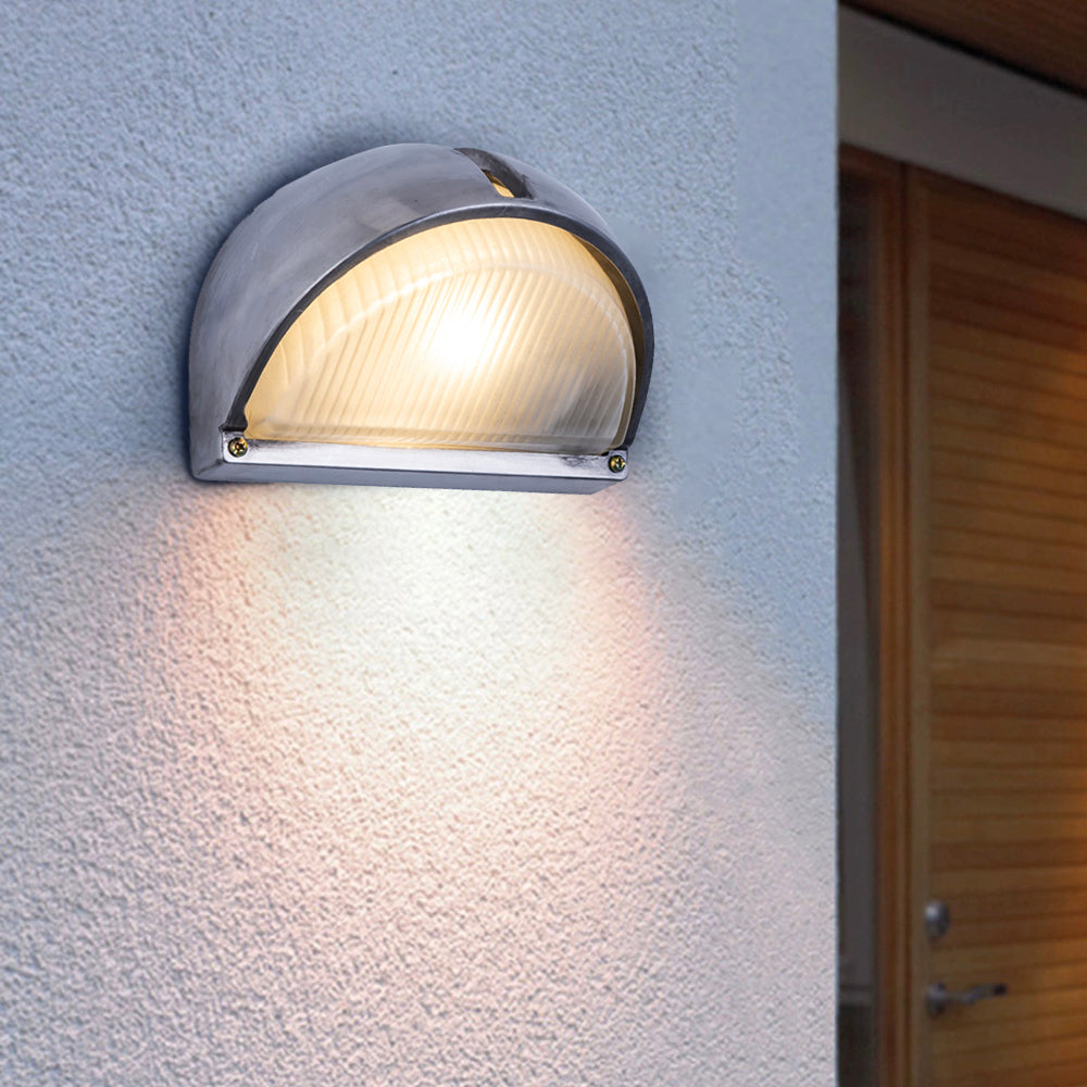 Aplique de pared exterior Marinel en la fachada de una casa – imagen 18