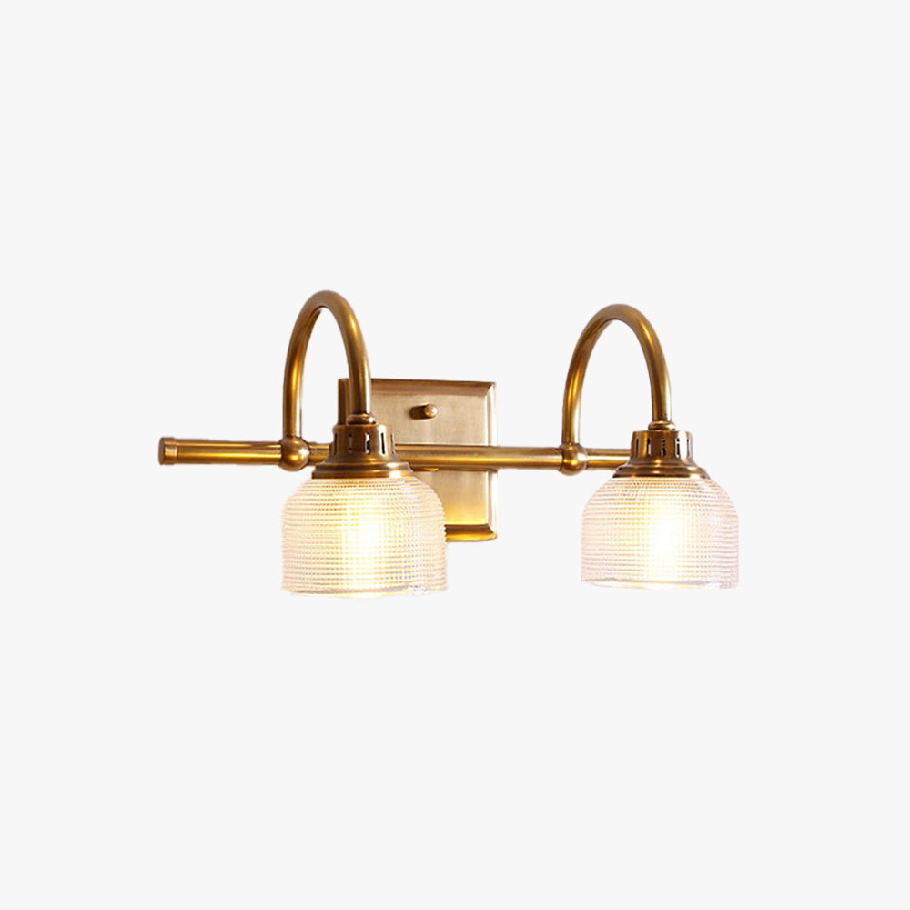 Aplique de pared Yarela con cristal estriado y latón – vista principal