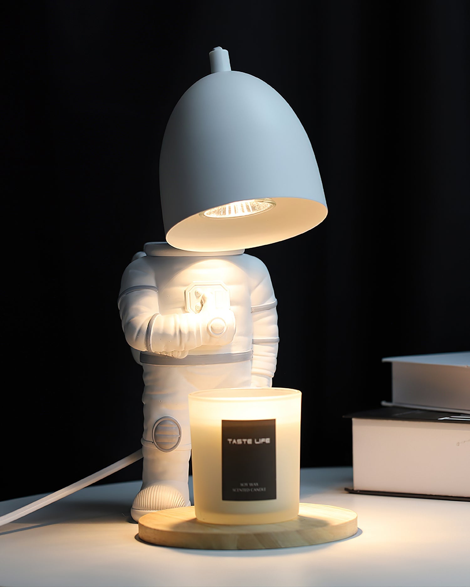 Lámpara Calentadora de Velas Astronauta con Diseño Imaginativo y Luz Focalizada 7