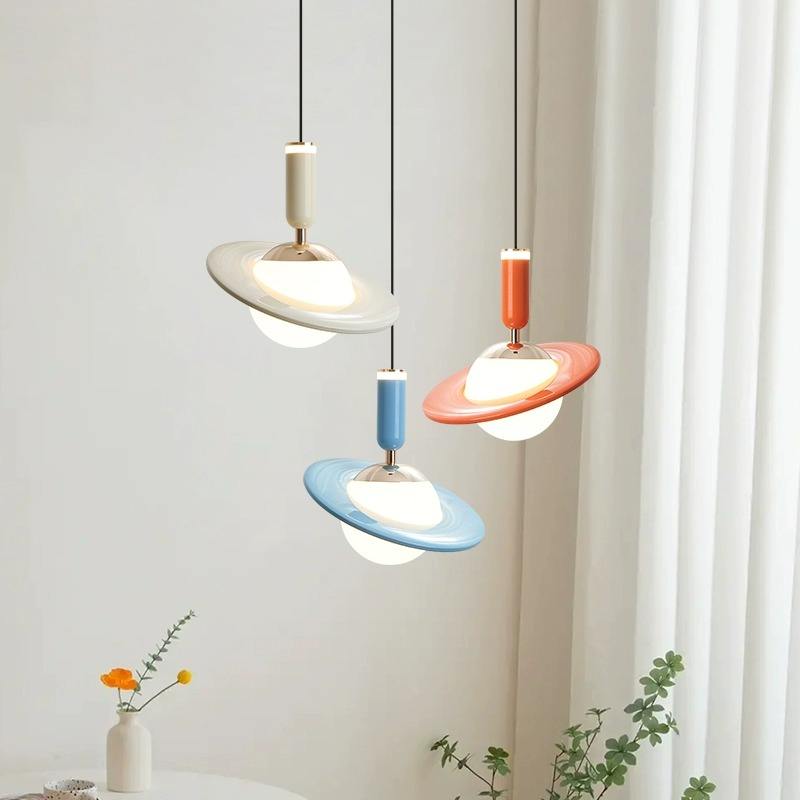 Lámpara Colgante LED Moderna con Diseño Cósmico – Ajustable en Altura, Disponible en Naranja, Azul y Blanco 1