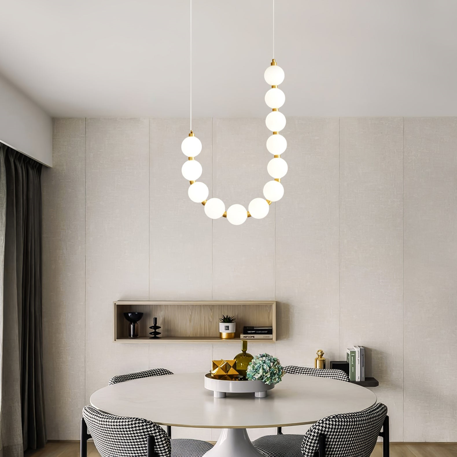 Lámpara Colgante de Perlas con Diseño Escultural en Bronce – Ideal para Comedores y Salas de Estar 7