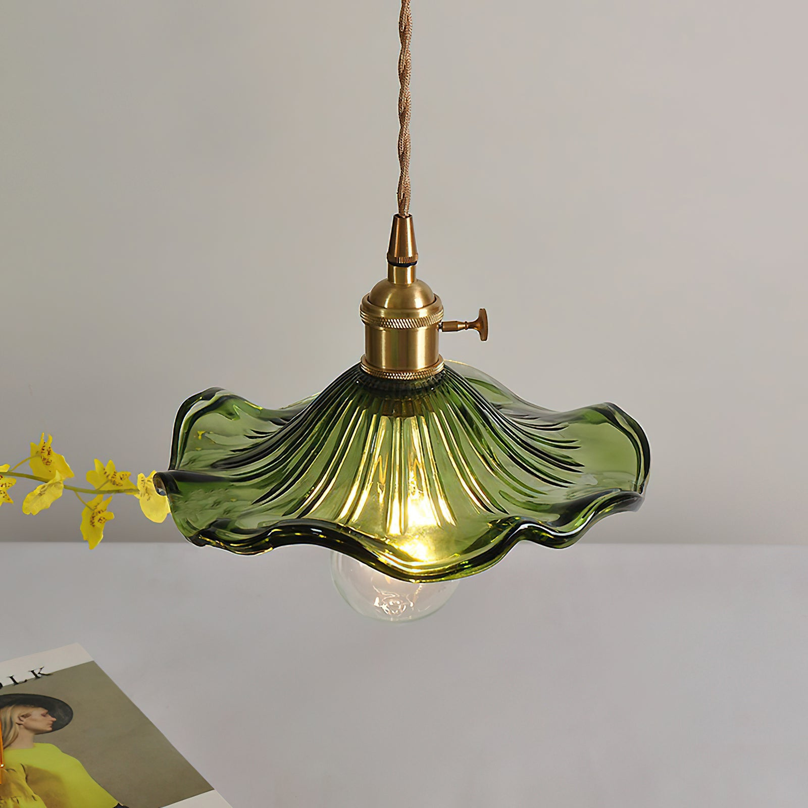 Lámpara Colgante de Vidrio en Forma de Flor de Hibisco – Diseño Art Nouveau 5