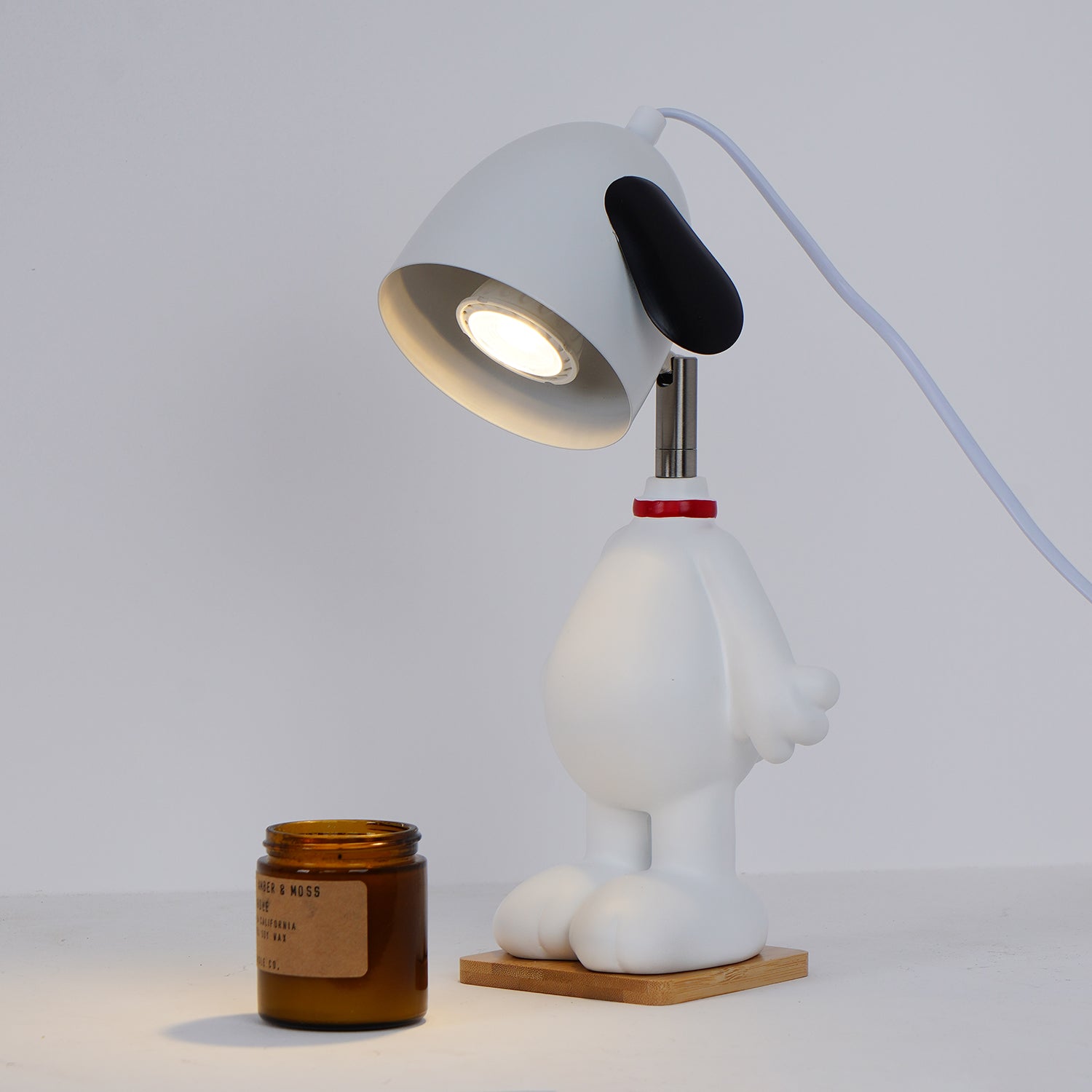 Lámpara Decorativa Calentadora de Cera Snoopy, Diseño Único en Resina y Metal, Luz Suave para Aromaterapia, Uso Interior 8