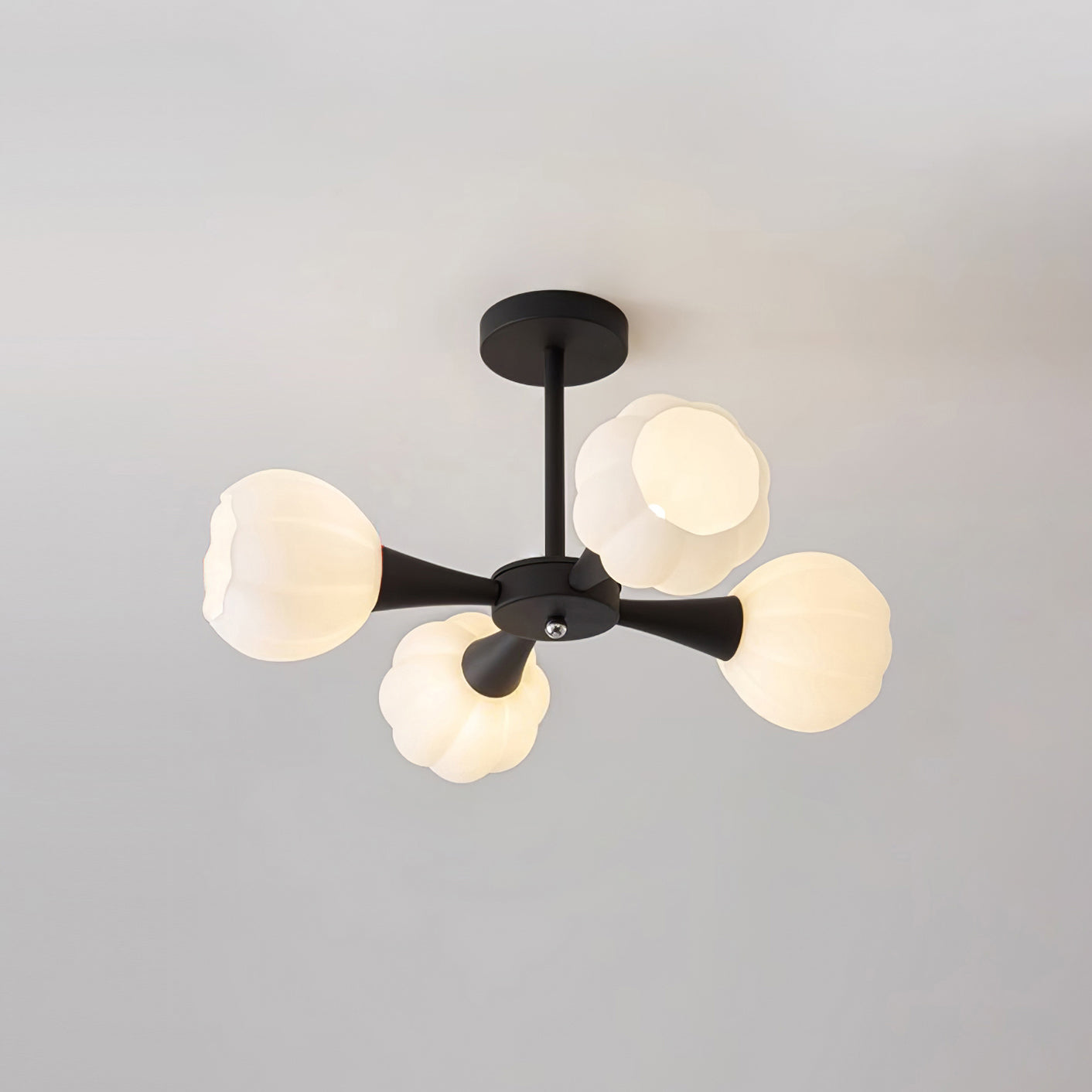 Lámpara de Araña Bethel de Calabaza con Pantalla de Vidrio Blanca y Estructura de Hierro Fundido 9
