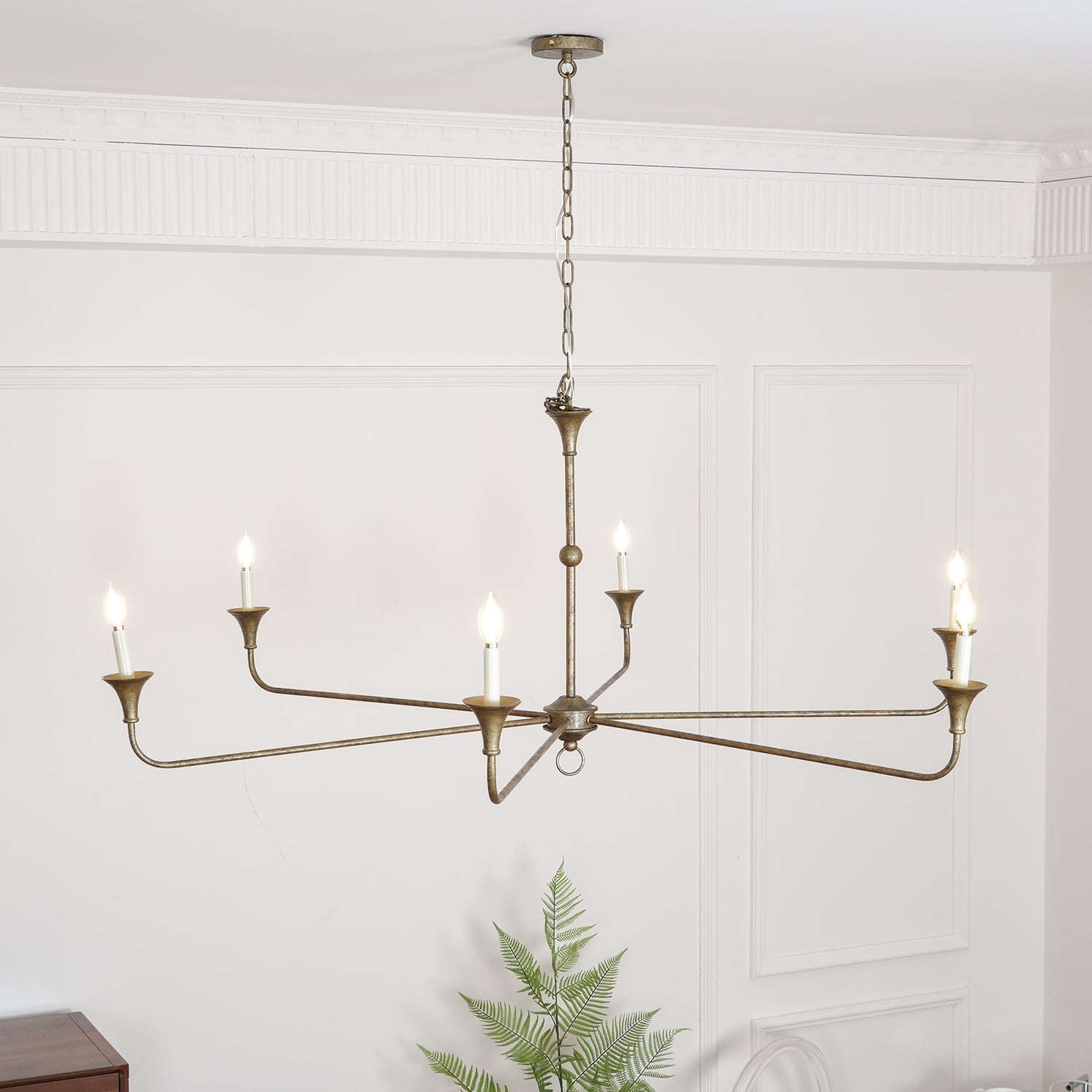 Lámpara de Araña Elegante de Candelabro en Bronce y Metal con Bombillas LED, Tamaño Ajustable y Acabados de Hoja de Oro 3