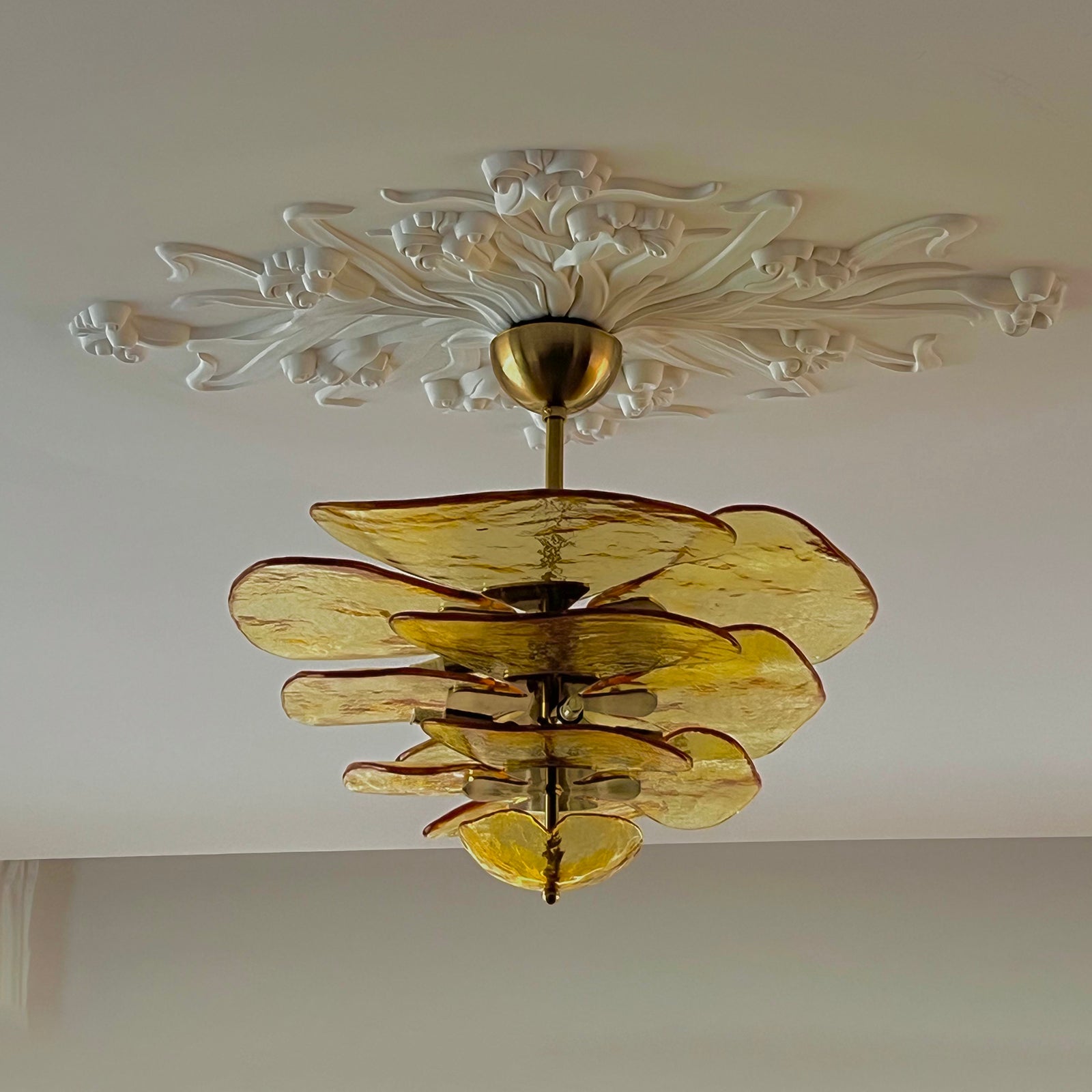 Lámpara de Cristal Lilypad – Elegante Araña de Vidrio para Iluminación Interior 4