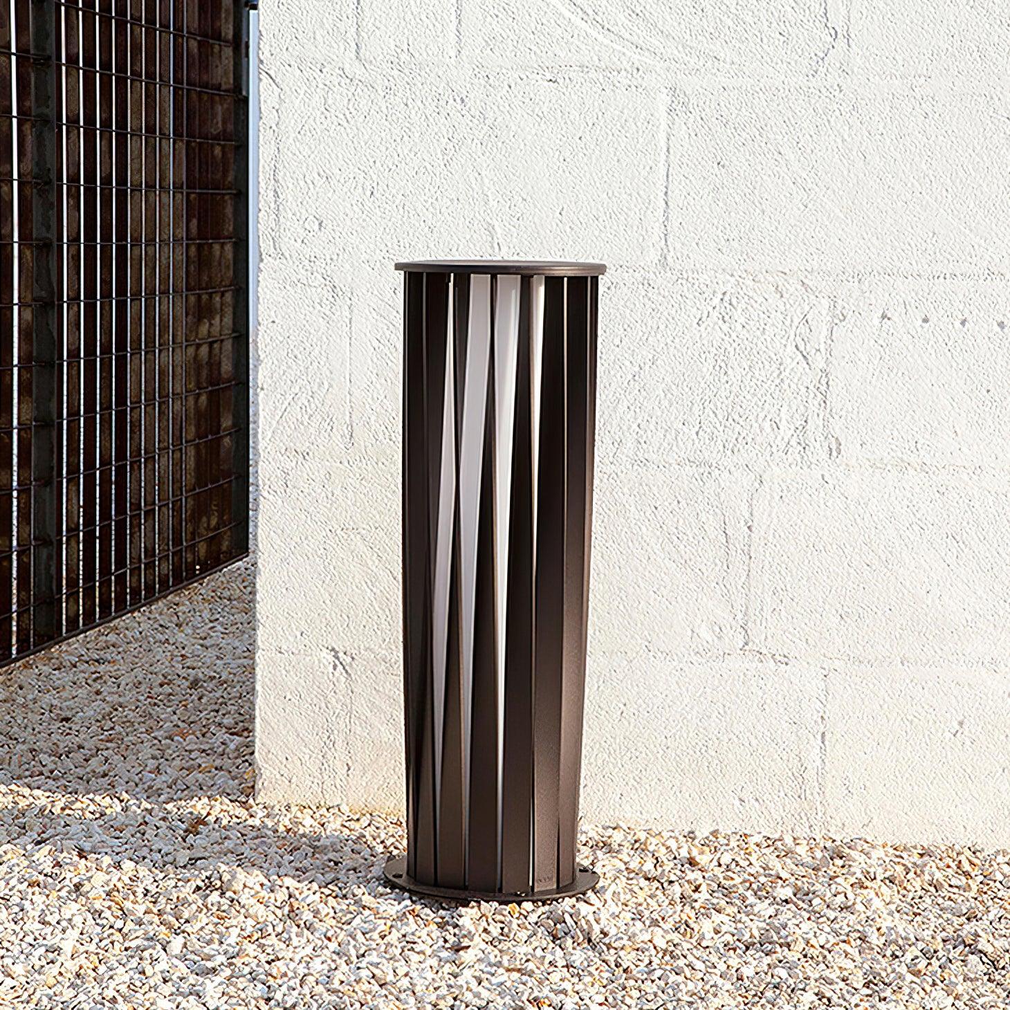 Lámpara de Exterior LED Eficiente con Cuerpo de Metal y Pantalla Acrílica, Resistente a la Intemperie, IP65, Alturas de 40cm, 60cm y 80cm 8