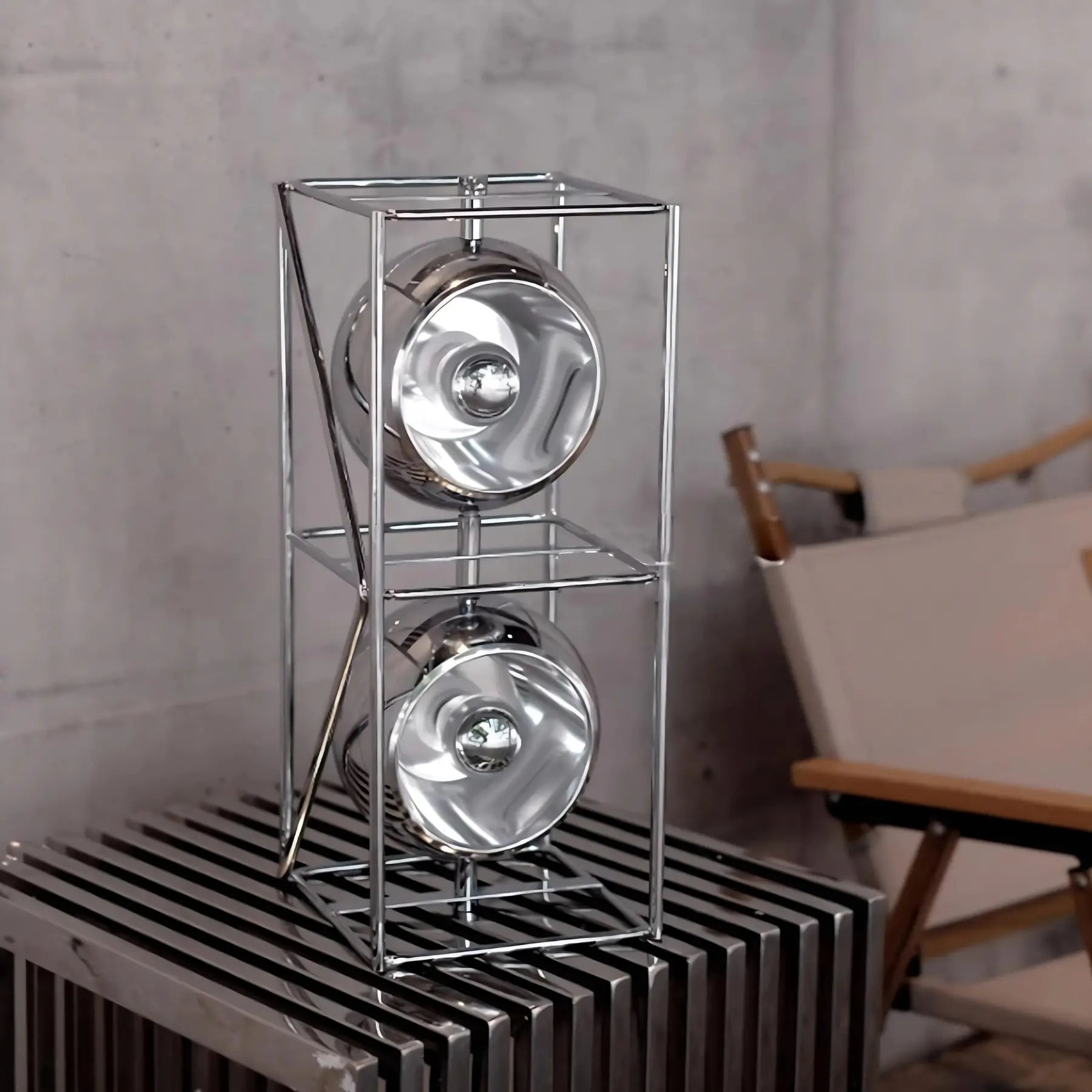 Lámpara de Mesa Ajustable de Esferas de Cromo con Diseño Bauhaus – Iluminación Cálida y Estilo Minimalista 0