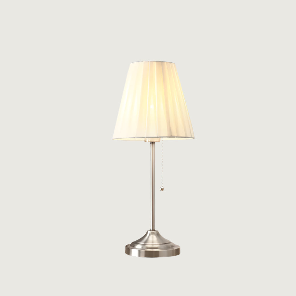 Lámpara de Mesa Arstid con Pantalla de Tela y Base de Metal – Luz Cálida y Estilo Moderno 1