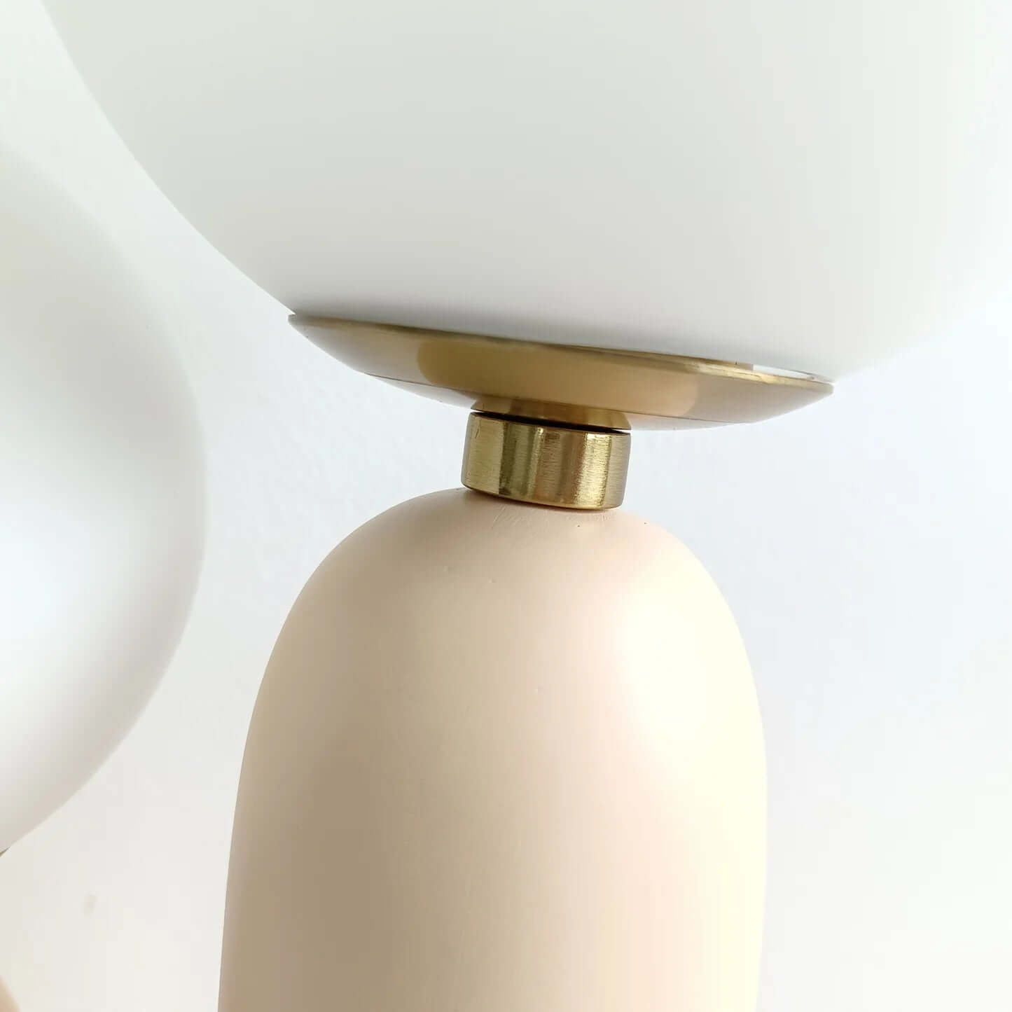 Lámpara de Mesa Cactus de Diseño Moderno en Resina y Vidrio con Luz Cálida – Ideal para Mesitas de Noche y Salas de Estar 3