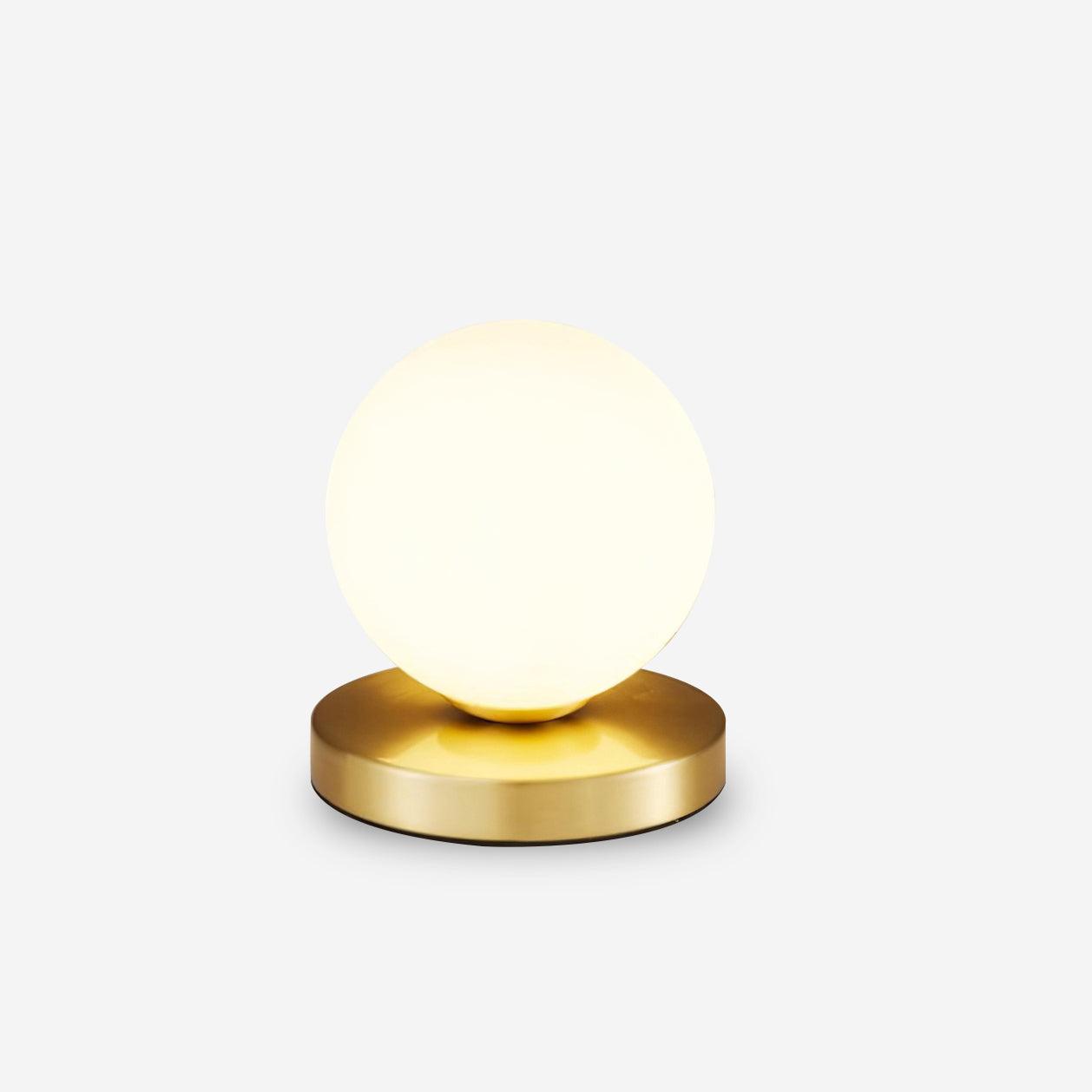 Lámpara de Mesa Chelsea de Vidrio Blanco y Cuerpo de Latón – Diseño Esférico y Elegante 1