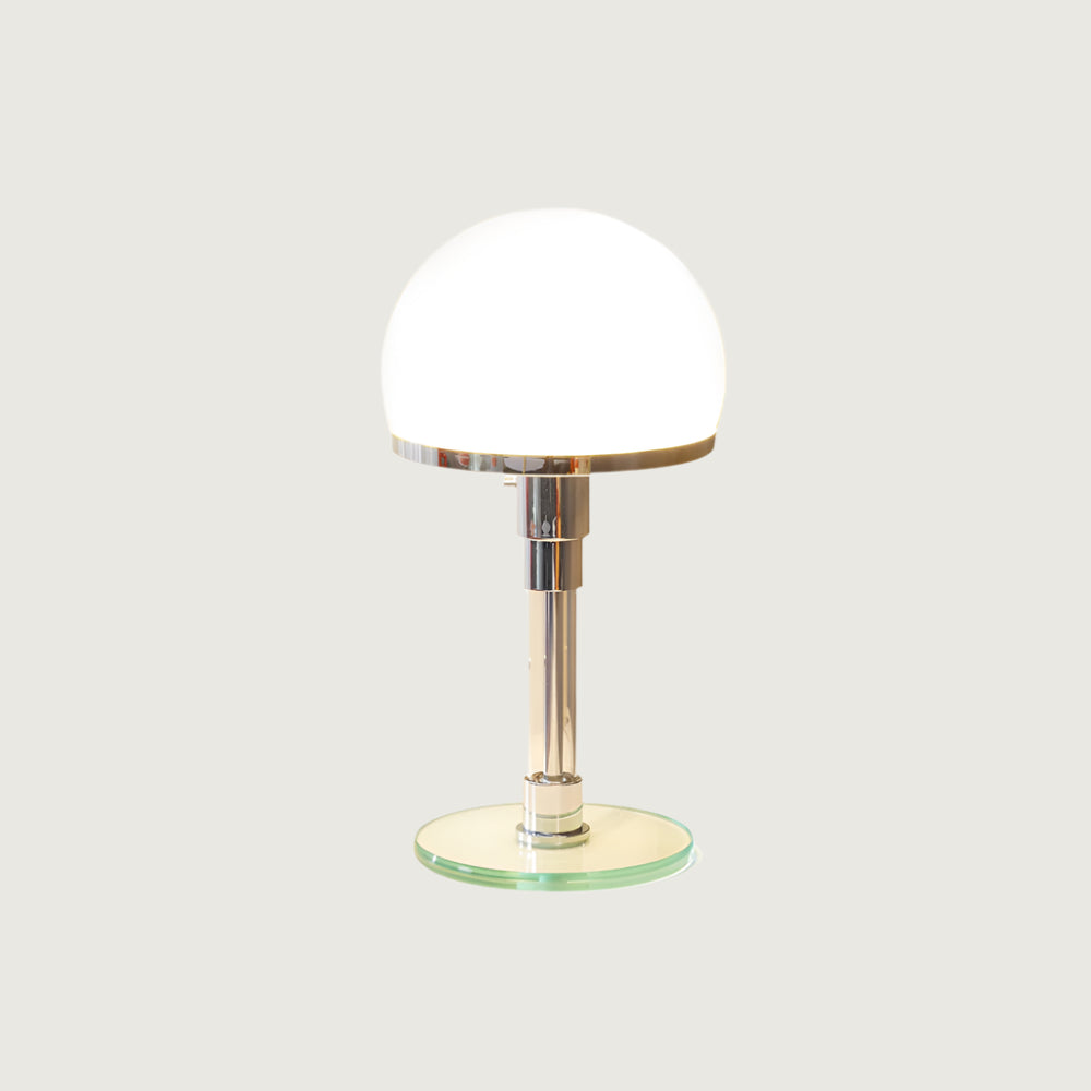 Lámpara de Mesa Cromada Hemisférica con Diseño Moderno y Elegante 1