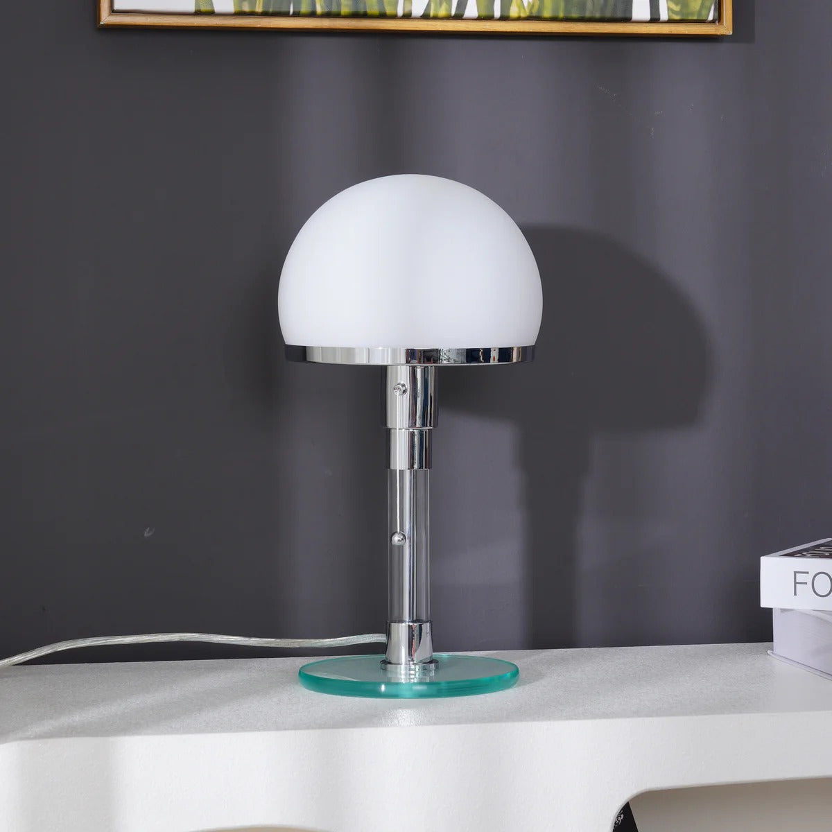 Lámpara de Mesa Cromada Hemisférica con Diseño Moderno y Elegante 8