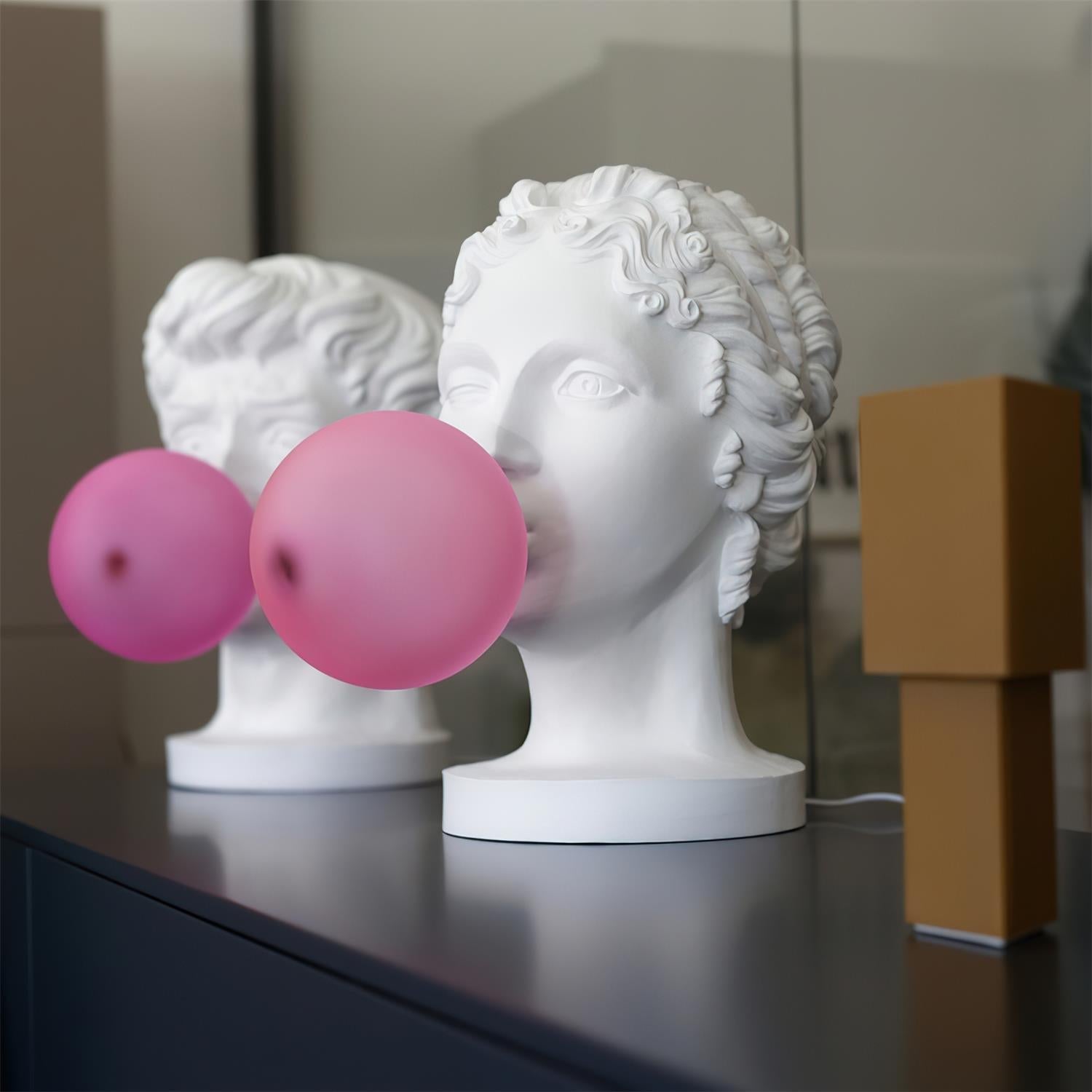 Lámpara de Mesa Escultural con Figura Griega y Burbuja Rosa – 25cm de Diámetro 2