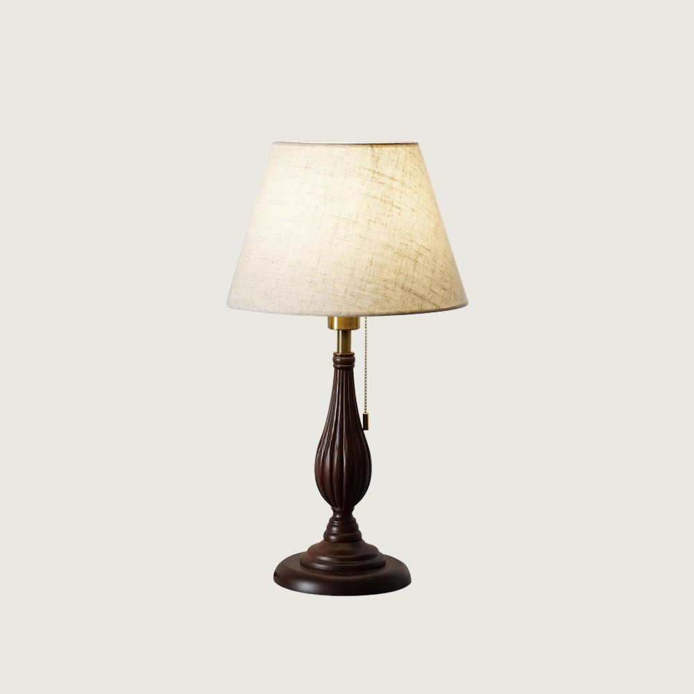 Lámpara de Mesa Kamila con Base Esculpida en Negro y Pantalla Clásica – Estilo Retro 1
